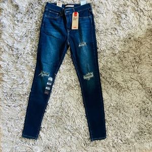NWT Levi’s 720 High rise W29L30